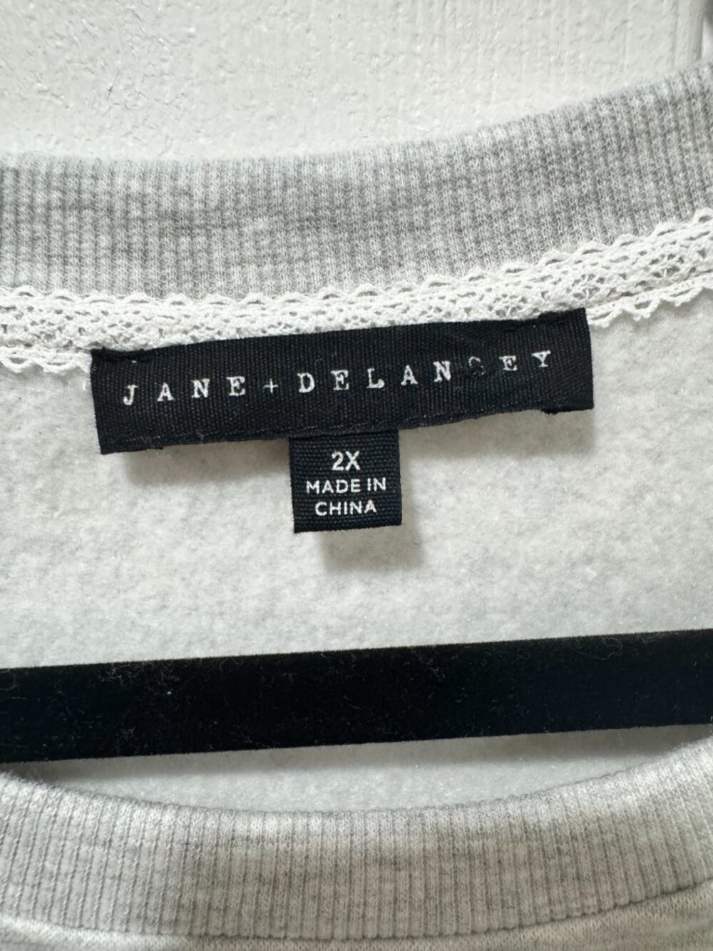 Jane + Delancy grey with lace bow sweatshirt 2X - Picture 3 of 4